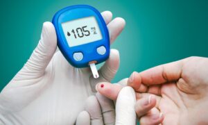 bigstock-Doctor-making-blood-sugar-test-51906649-1280×800-1